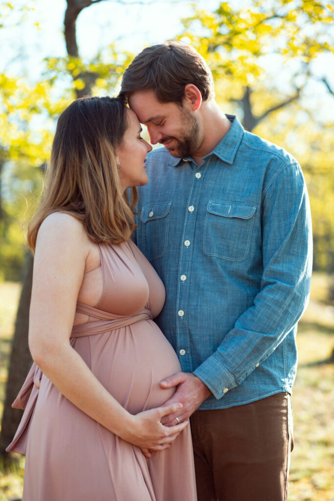 Těhotenské focení v přírodě Praha